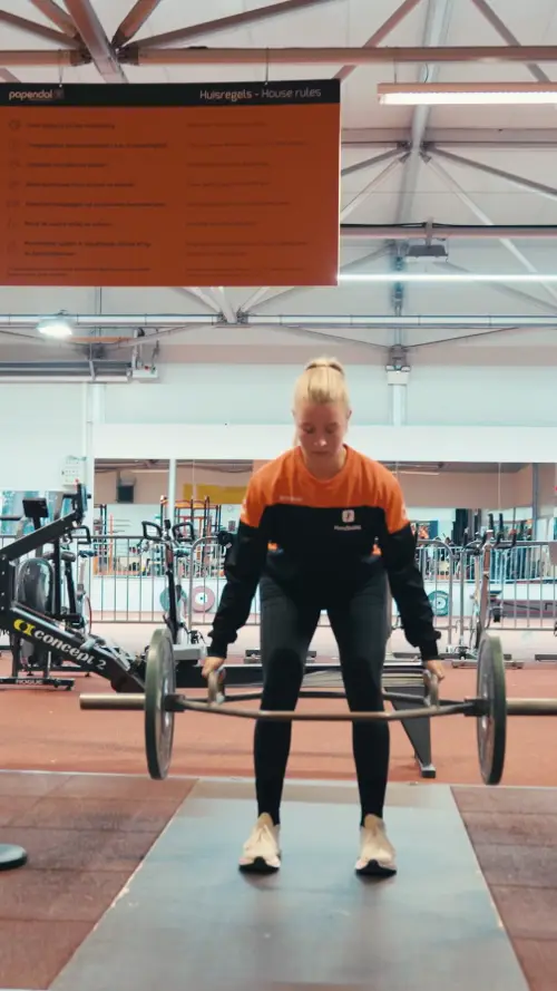 Handbalster die krachttraining doet