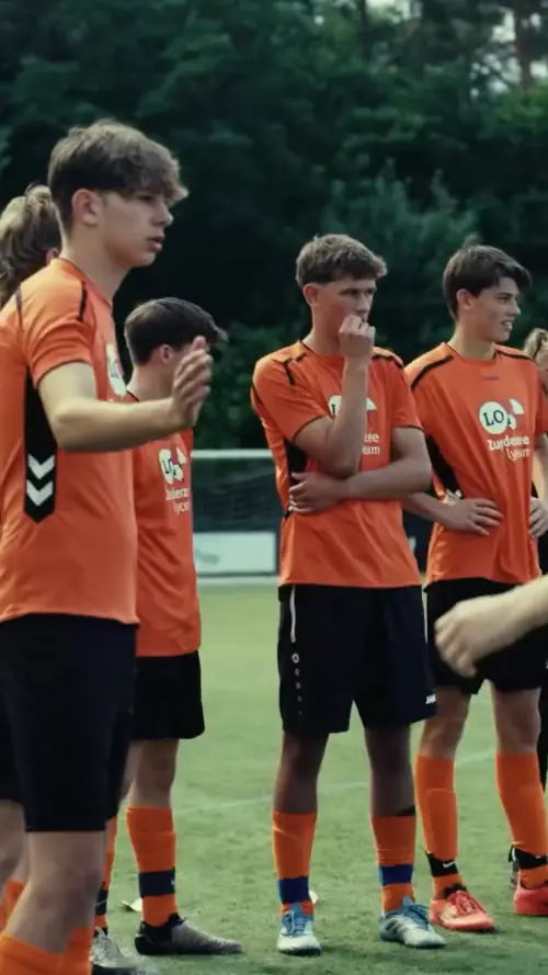 Jongens aan het sporten